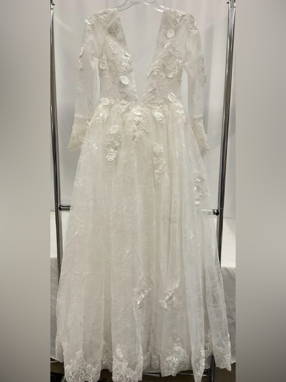 Ivory Floral Appliqué Wedding Dress